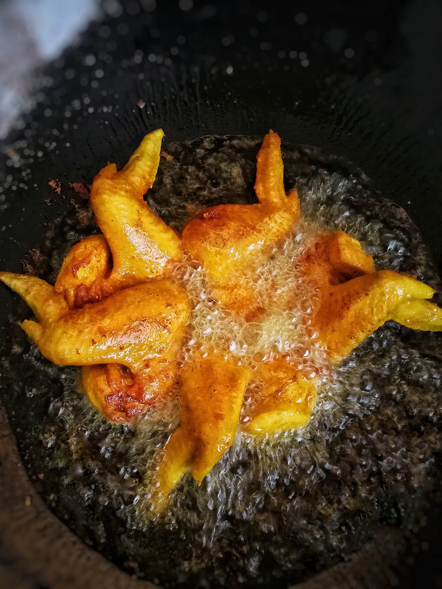 Fried chicken in the boiling oil